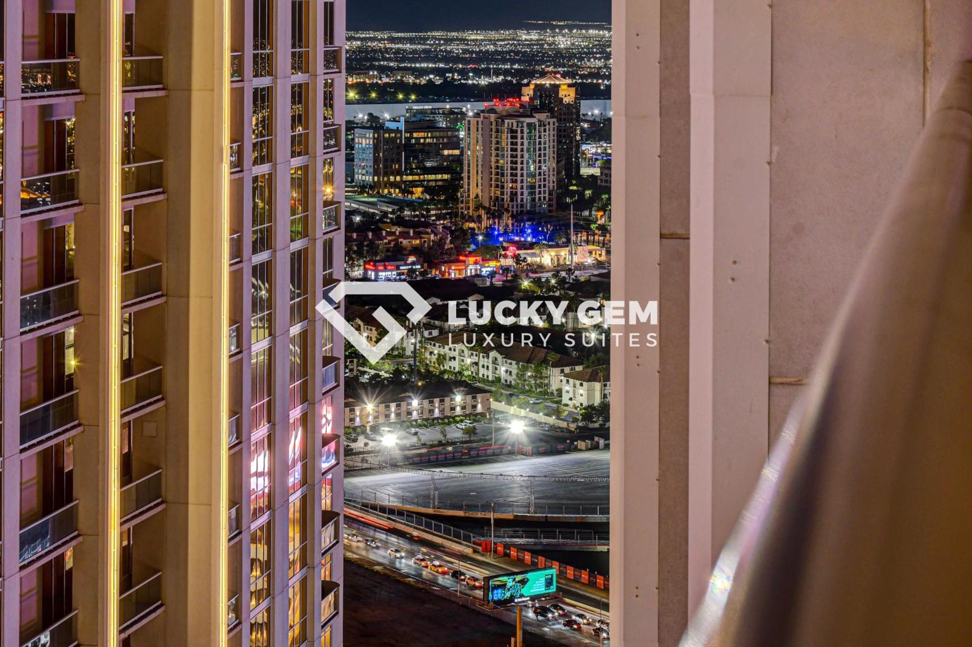 Lucky Gem Penthouse & Luxury Suites At Signature Resort, Balcony Strip View 3505 ラスベガス エクステリア 写真