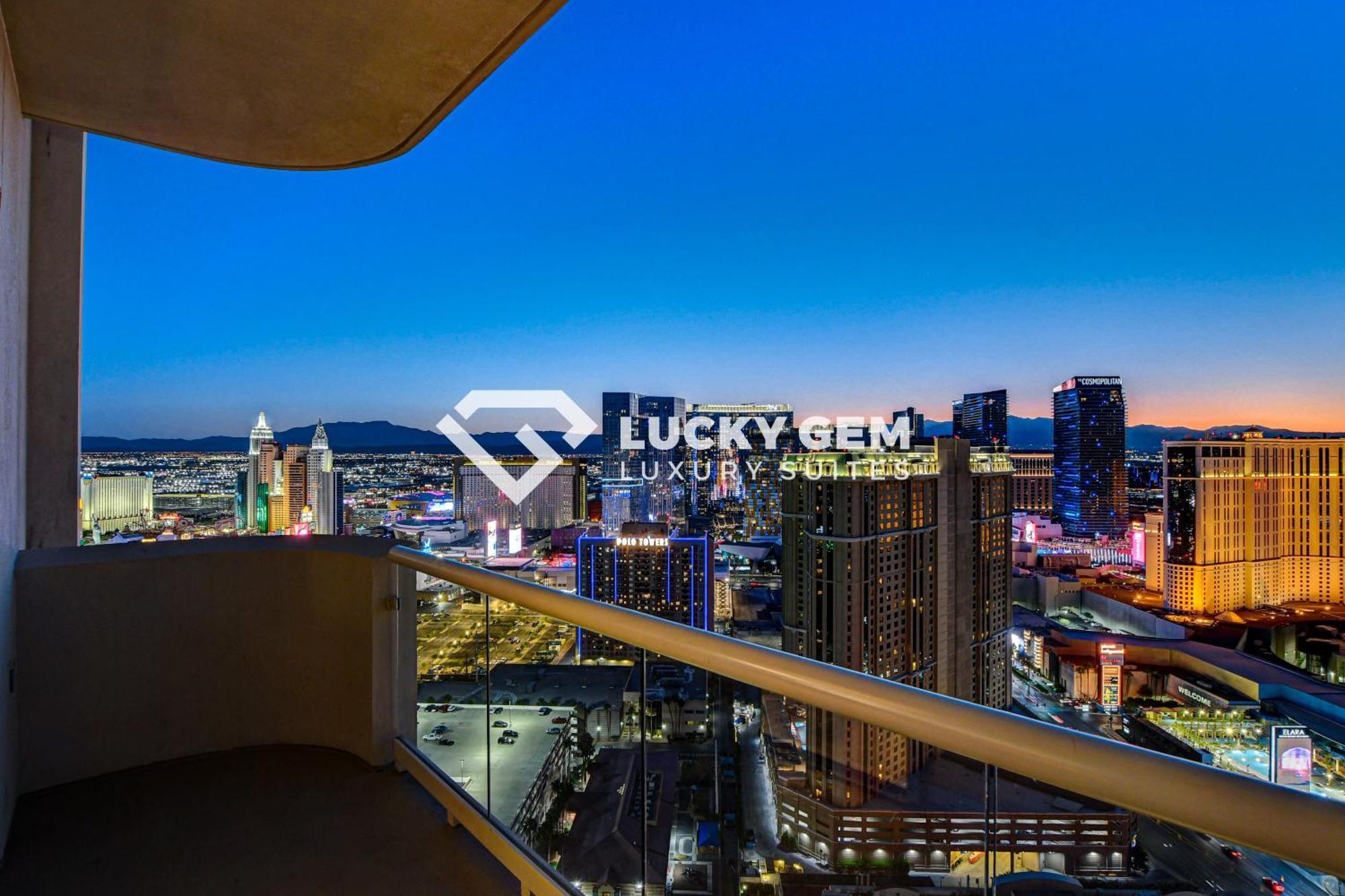 Lucky Gem Penthouse & Luxury Suites At Signature Resort, Balcony Strip View 3505 ラスベガス エクステリア 写真